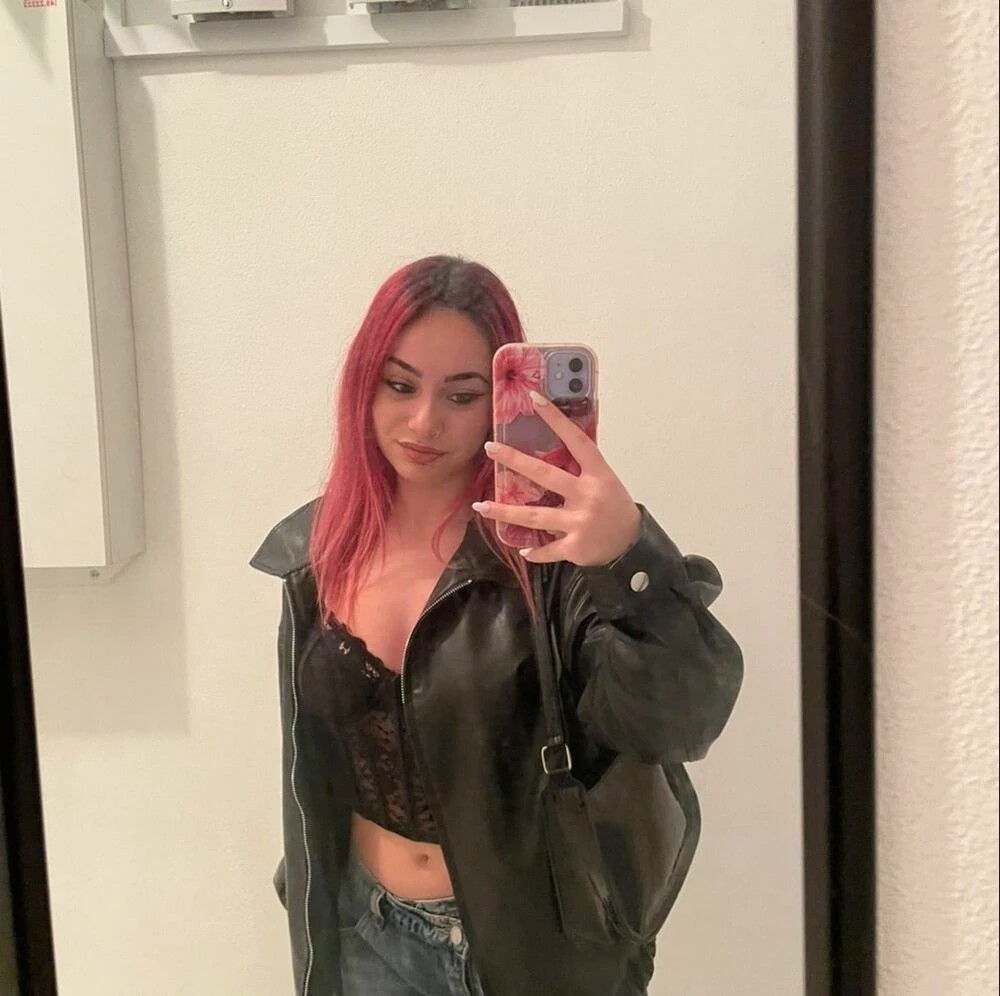 Ava R.